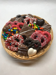 Chocolate covered pretzel, graham, & oreos 18 piece tray